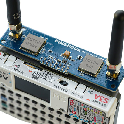 Hydra RF 424 cap on a Cardputer ADV with 433 MHz and 2.4 GHz antennas, CC1101 and nRF24 cans visible